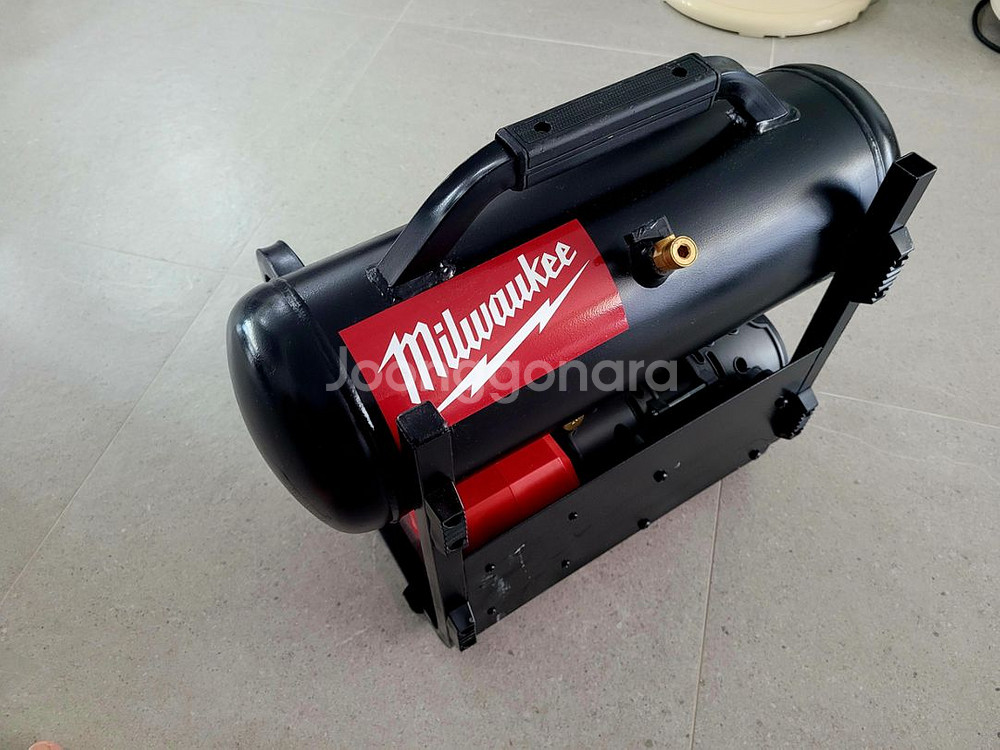 밀워키 M18 FAC-0 무선에어콤프레셔 팝니다--3