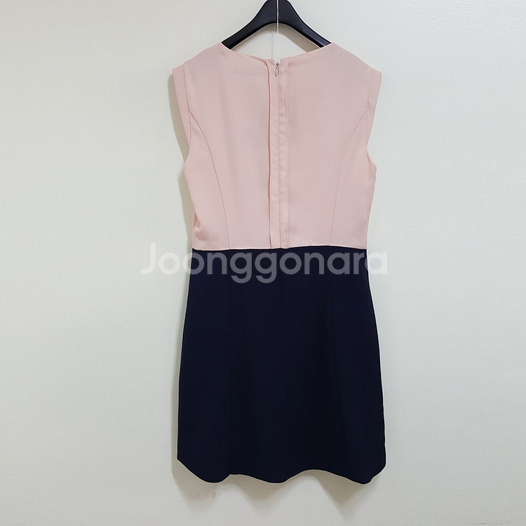 LIST 리스트 투피스느낌의 배색 민소매원피스--1