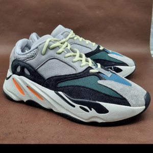 아디다스 이지부스트 700 운동화 265