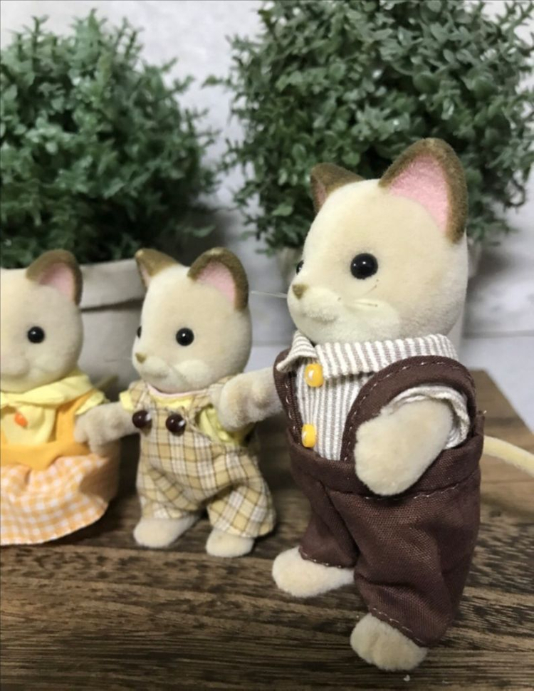 실바니안 올드 크림캣 가족 이미지