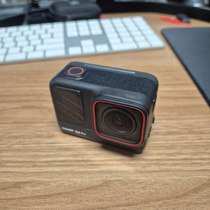 인스타360 acepro (배터리 3개 포함)