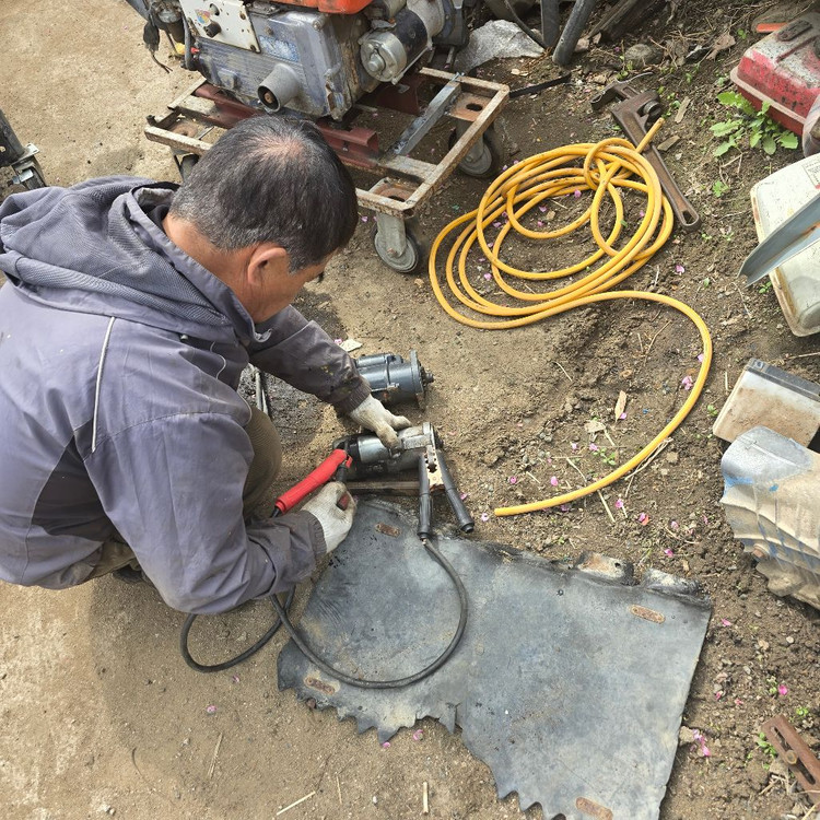 대동 8마력경운기 엔진 키시동 이미지