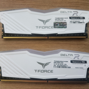 팀그룹 T-FORCE CL16 3200 16GB 팝니다