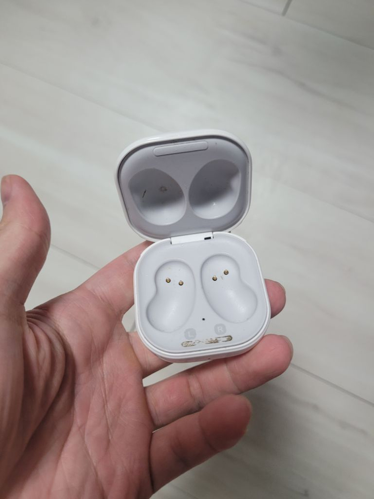 버즈라이브 본체(화이트)팔아요 이미지