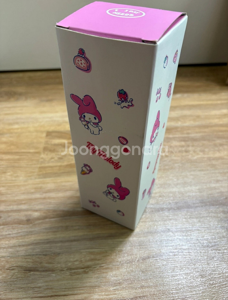 데이니즈 산리오캐릭터즈 450ml 텀블러 보온병 팔아요--0