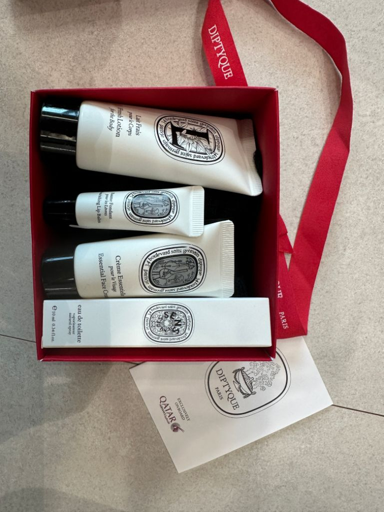 카타르 항공 비즈니스 어메니티 딥디크 오데썽 탐다오--3