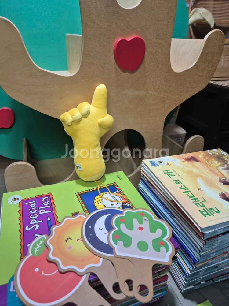 책읽어주는 사과나무책장(구입후해외발령으로사용못한제품--1