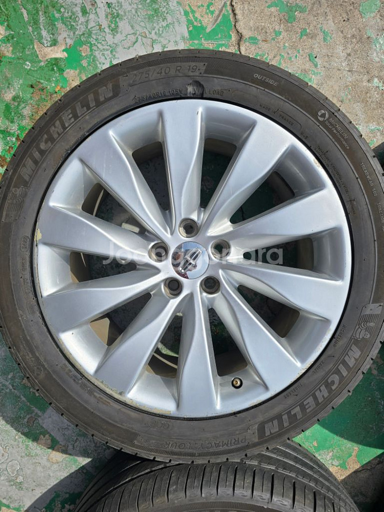 부산 링컨 MKS 순정19인치 휠타이어셋트 판매합니다--2