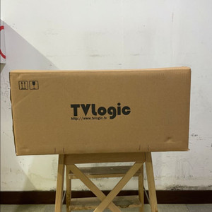 TV Logic LVM-180A 모니터 (2대) 개당
