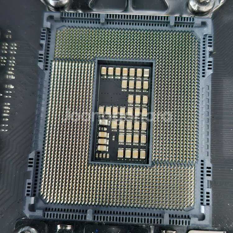 ASUS ROG Maximus Z690 HERO--1