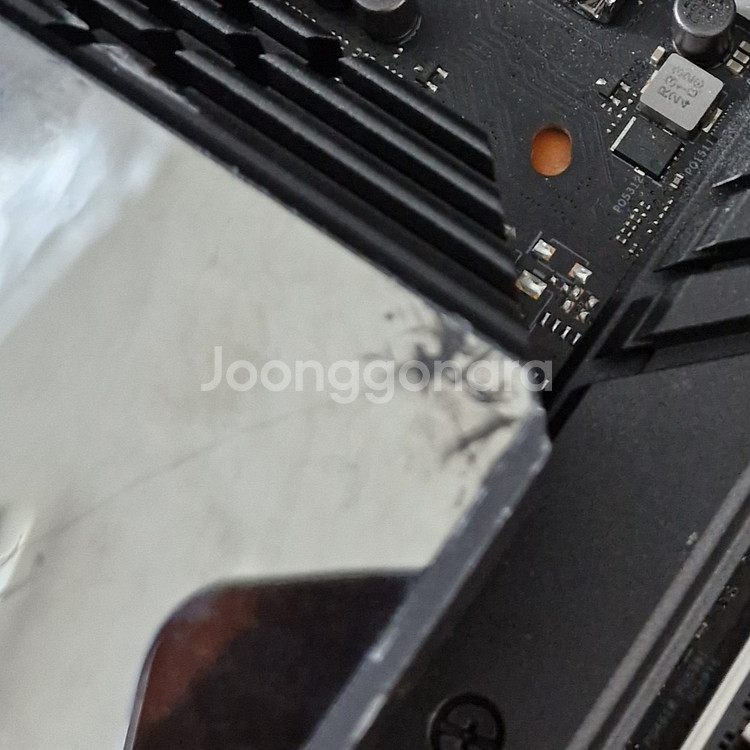 ASUS ROG Maximus Z690 HERO--6