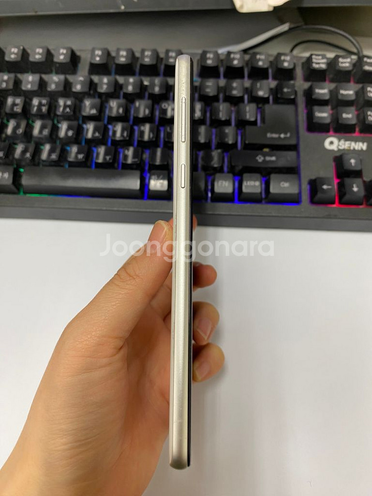SK 갤럭시A8스타 화이트 외관깔끔 64GB--5