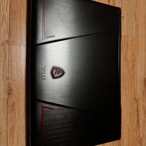 게이밍 노트북 MSI GP73 Leopard 8RE