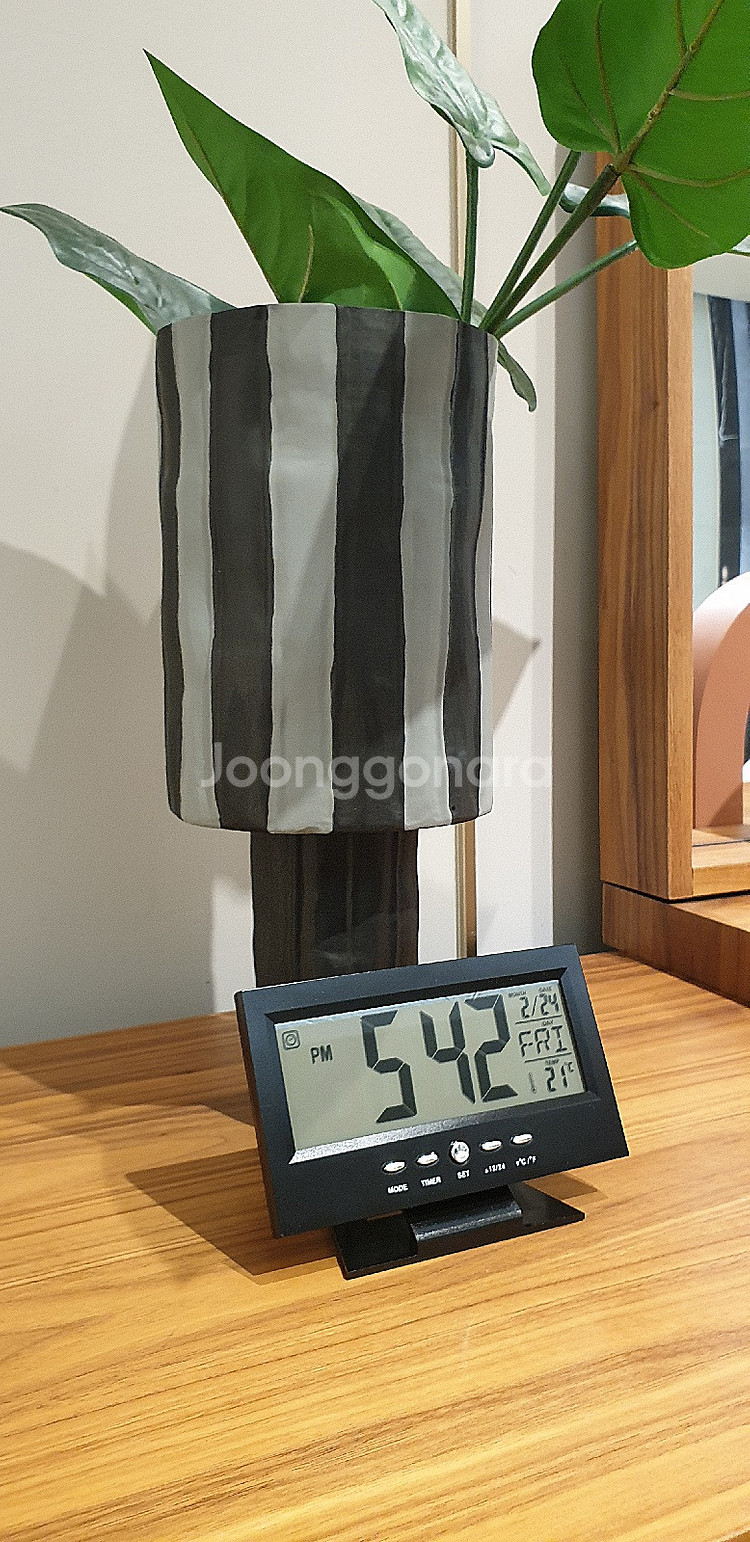 단돈 만원에 이런 신기한 LCD 탁상 시계를?--5