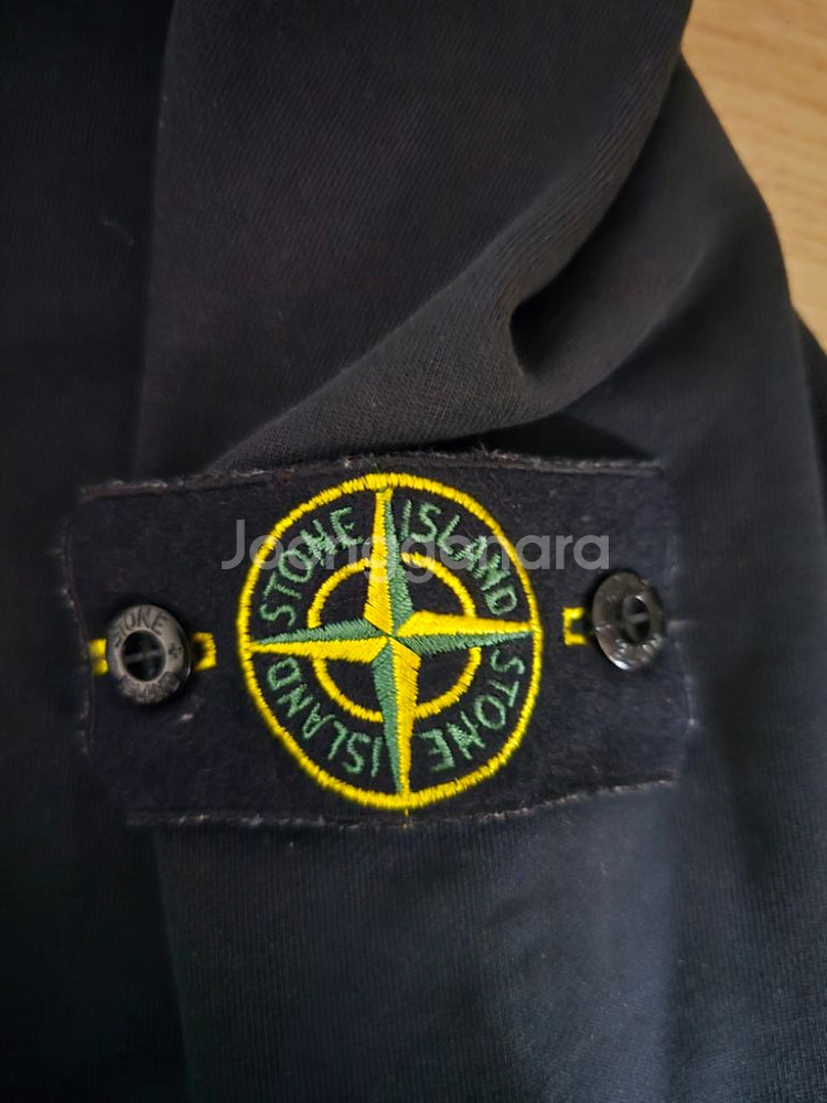 ss22 스톤아일랜드 블랙 맨투맨 L(정품)--2