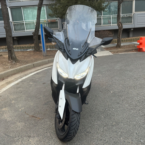 2022년식 xmax300 8천키로대 팝니다.~~