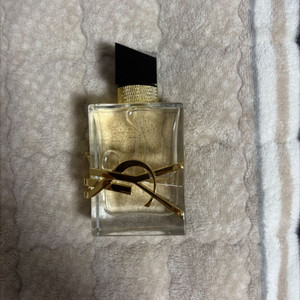 입생로랑 향수 미개봉 리브르 오드 빠르펭 50ml
