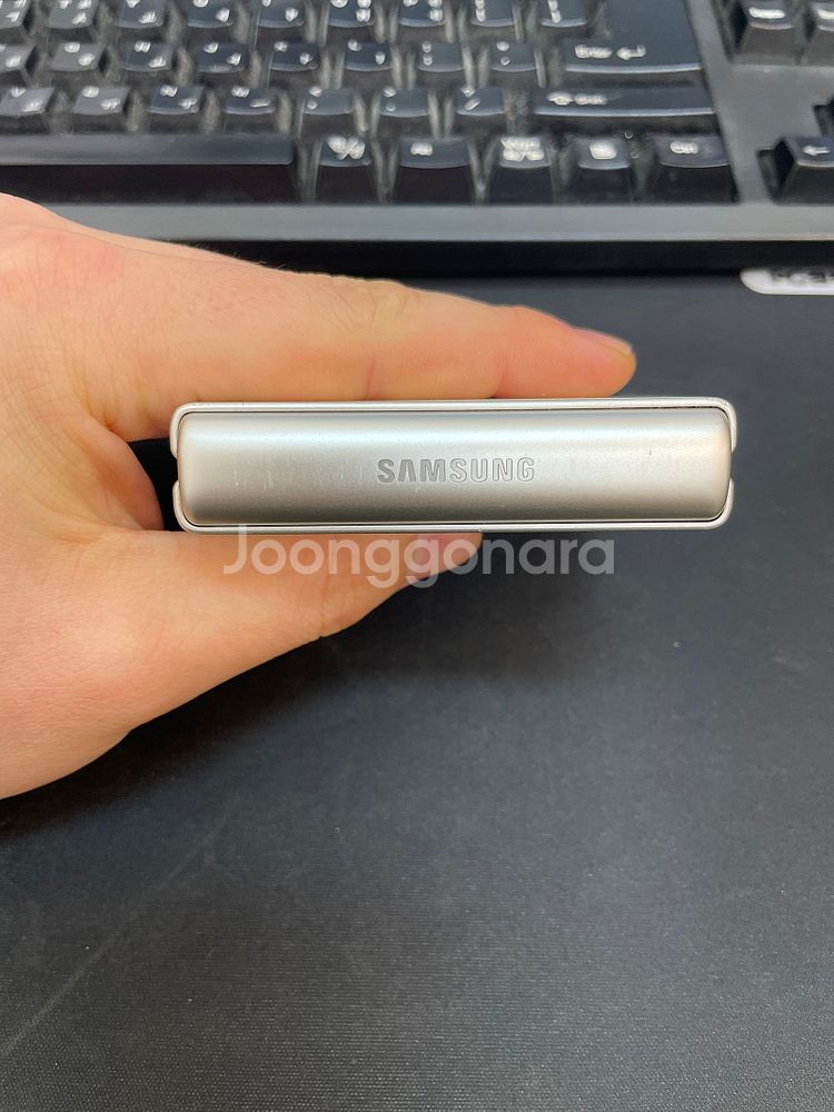 갤럭시Z플립3 크림 256GB 무잔상 상태좋은 중고팝니--3