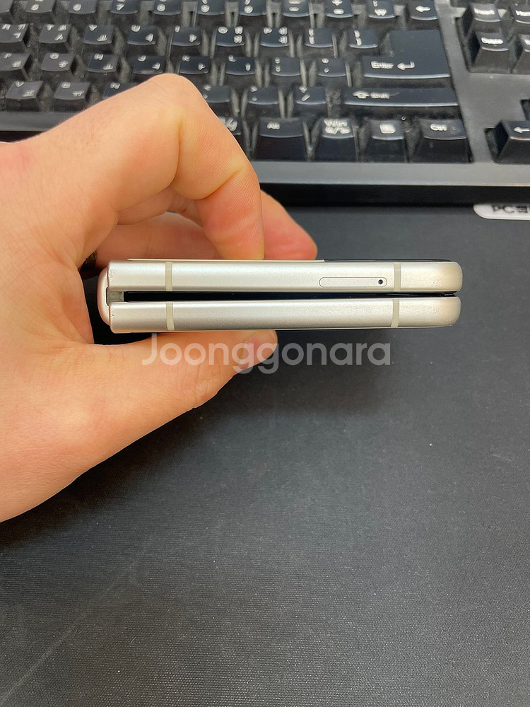 갤럭시Z플립3 크림 256GB 무잔상 상태좋은 중고팝니--4