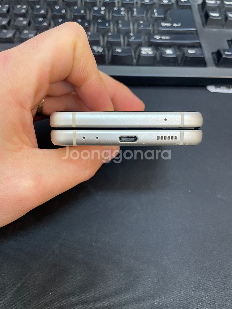 갤럭시Z플립3 크림 256GB 무잔상 상태좋은 중고팝니--5