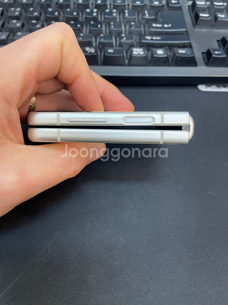 갤럭시Z플립3 크림 256GB 무잔상 상태좋은 중고팝니--6