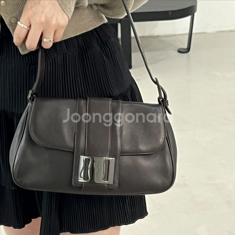 정품 페라가모 숄더백--0