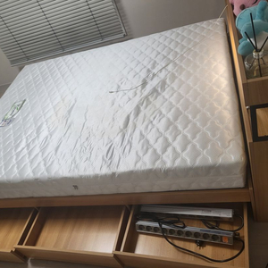 침대 쇼파 쇼파 앞 탁자