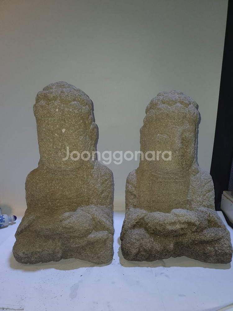돌 불상 두점--1