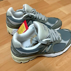 새상품 265 뉴발란스 2002R 쿨그레이