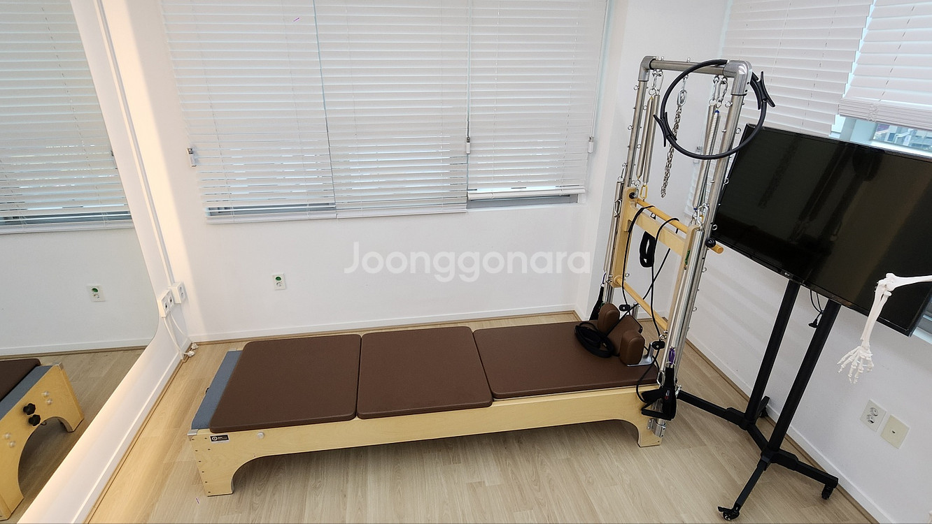 인투 필라테스 콤비 리포머 (총 4대 있어요)--3
