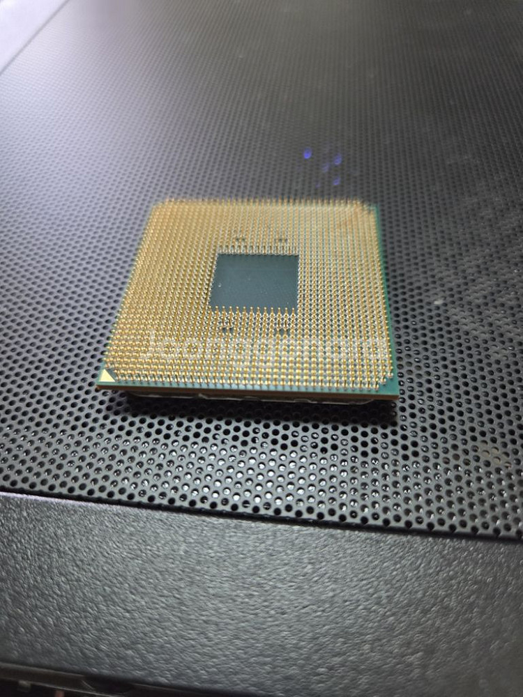 핀 살짝 휜 3700x 팝니다--0
