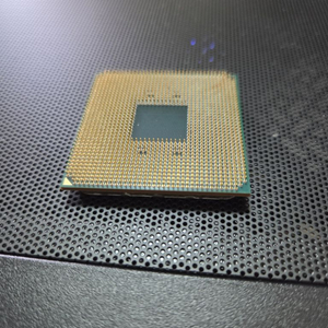 핀 살짝 휜 3700x 팝니다