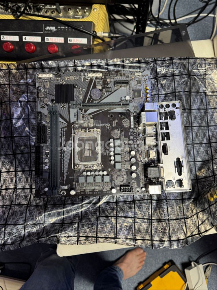 메인보드 gigabyte H610M H DDR4 팔아요--1