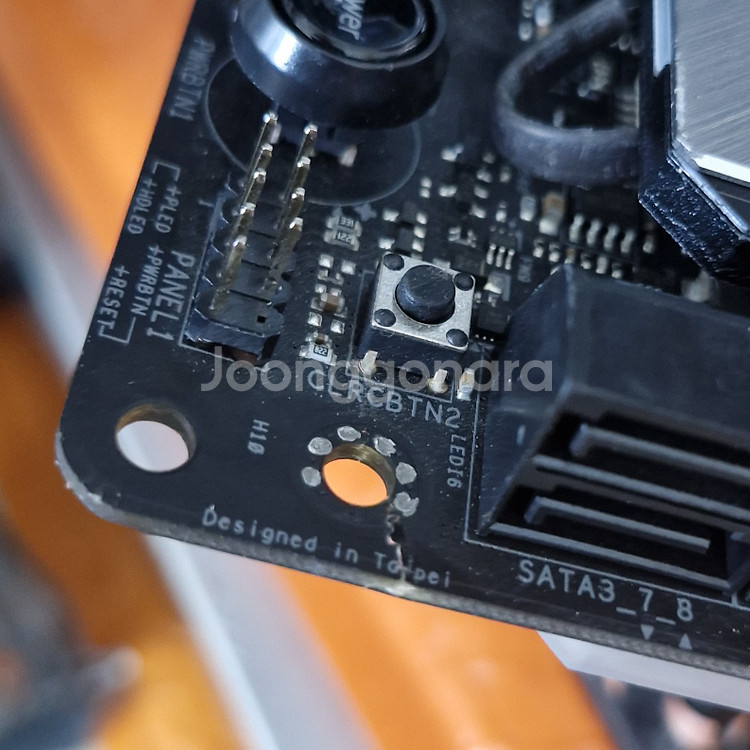 Asrock X570 Taichi--3