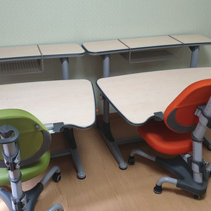 니스툴그로우 각도조절 책상 의자 2세트