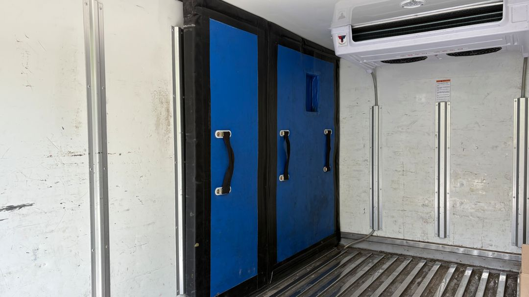 냉동탑차 1톤 칸막이 판매합니다. 이미지