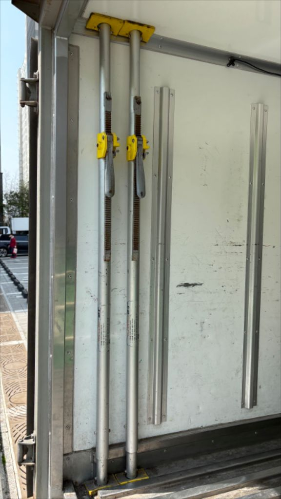 냉동탑차 1톤 칸막이 판매합니다. 이미지