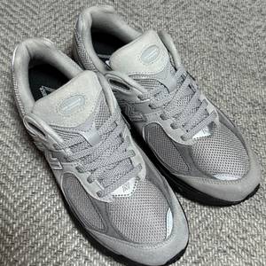 뉴발란스 2002R 그레이 블랙 JD스포츠 255