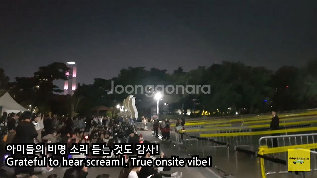 공연장 밖에서라도 즐거운 시간보내요~^^ 콜드플레이--3