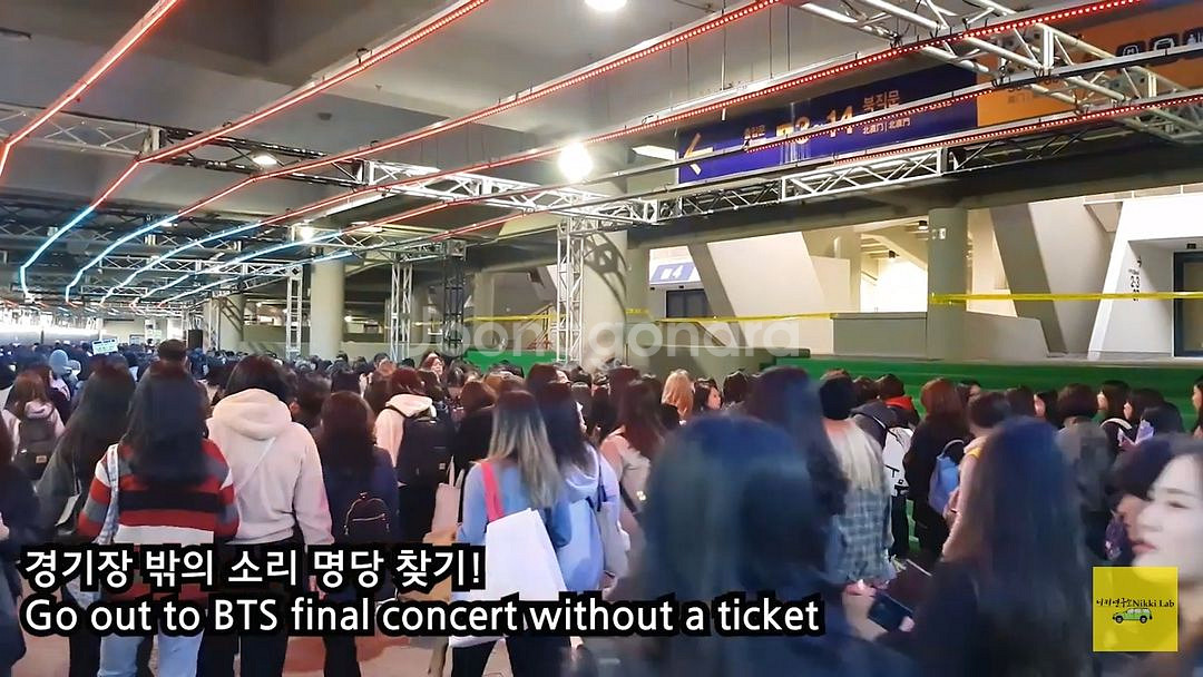 공연장 밖에서라도 즐거운 시간보내요~^^ 콜드플레이--2