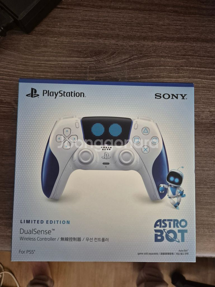 PS5 패드 아스트로봇 스페셜 에디션 팝니다.--0