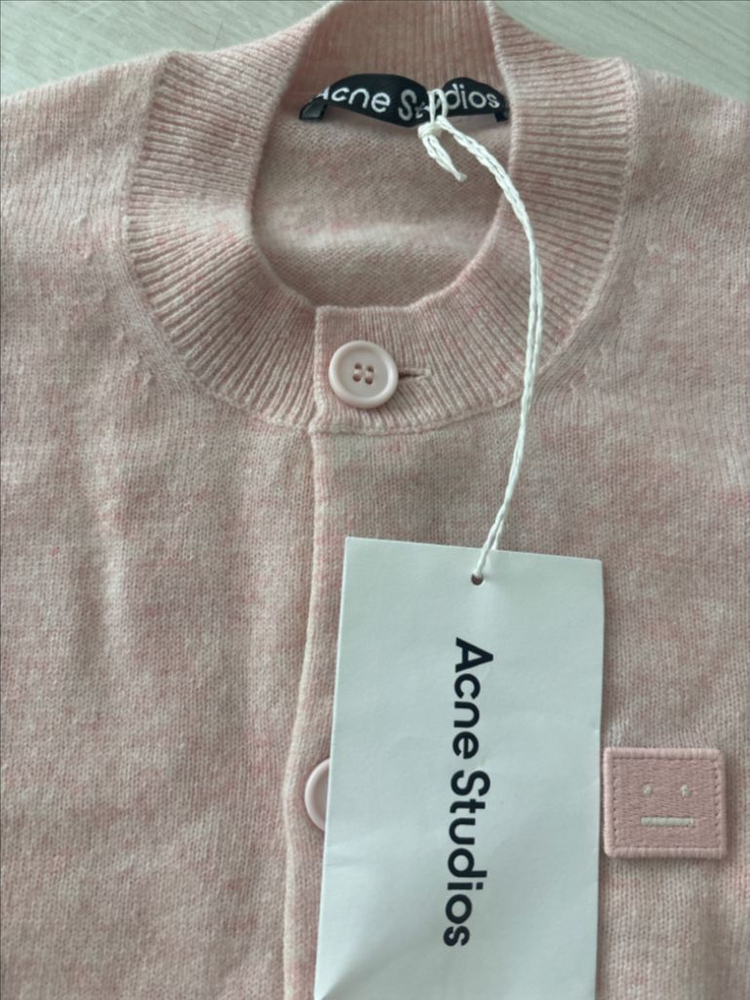 아크네 패치 가디건 이미지