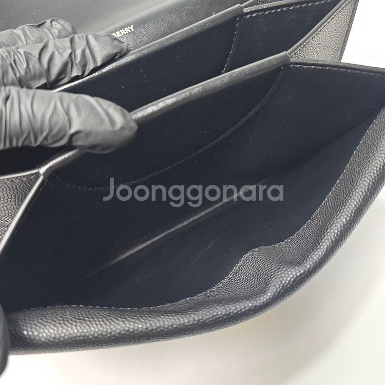 버버리 스몰 모노그램 모피프 레더 크로스백--7