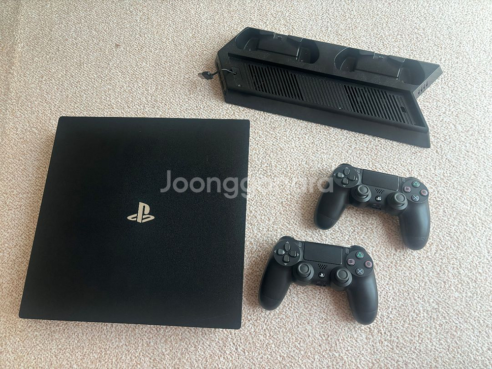 PS4 Pro 1TB 7218B + 듀얼쇼크 2개--1