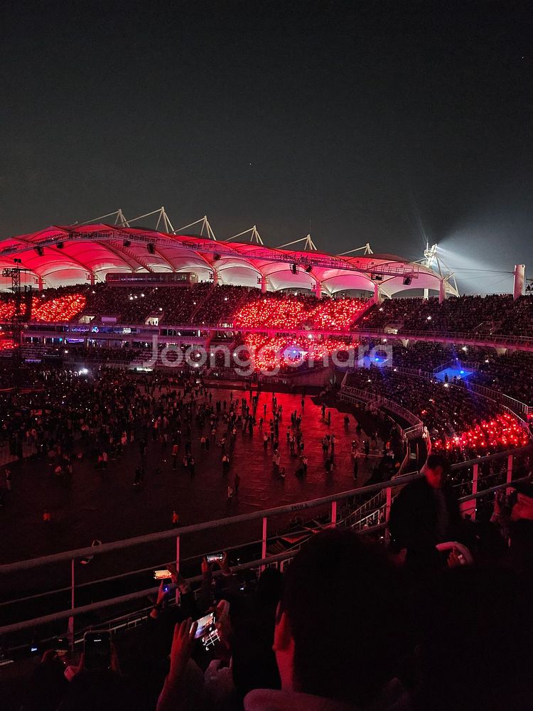 25일 콜드플레이 지정석 삽니다--0