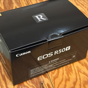 Canon R50v 단순개봉품 판매합니다.