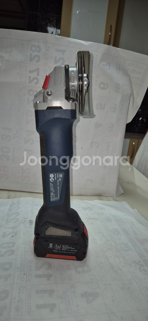 보쉬 충전그라인더GWS 18V -100C 배터리포함--2