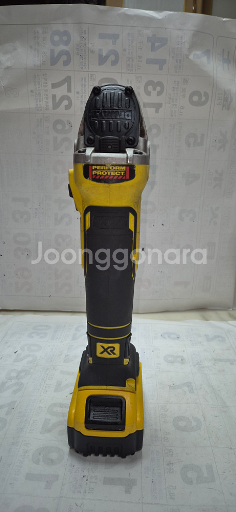 디월트 충전그라인더 DCG405 5인치 배터리포함--3