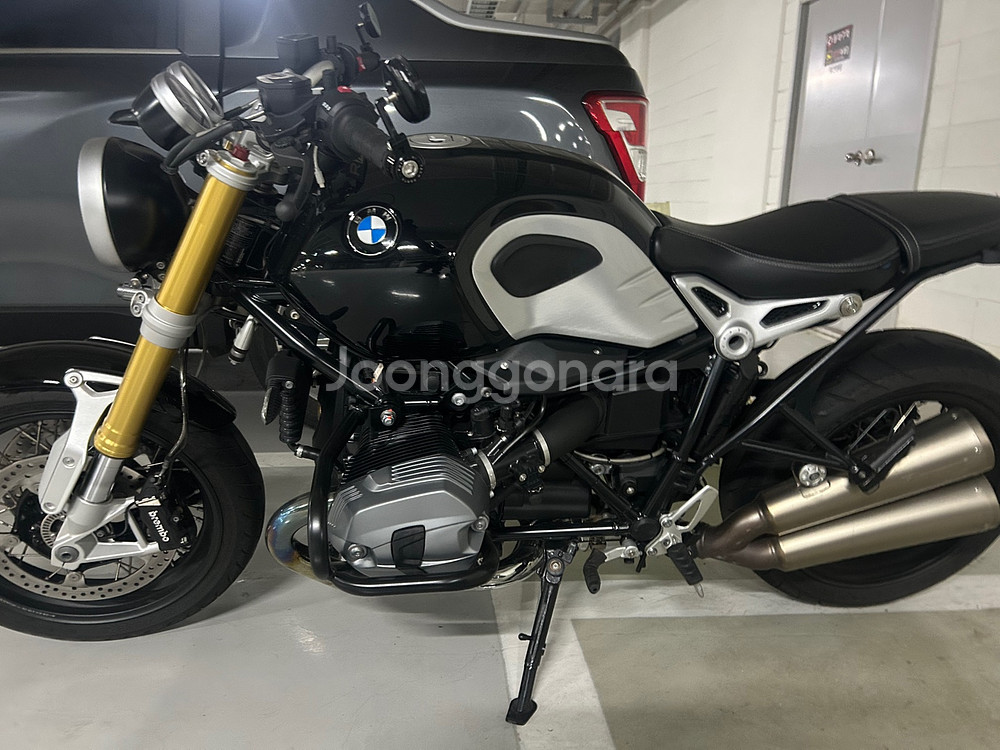 BMW RNINET--1