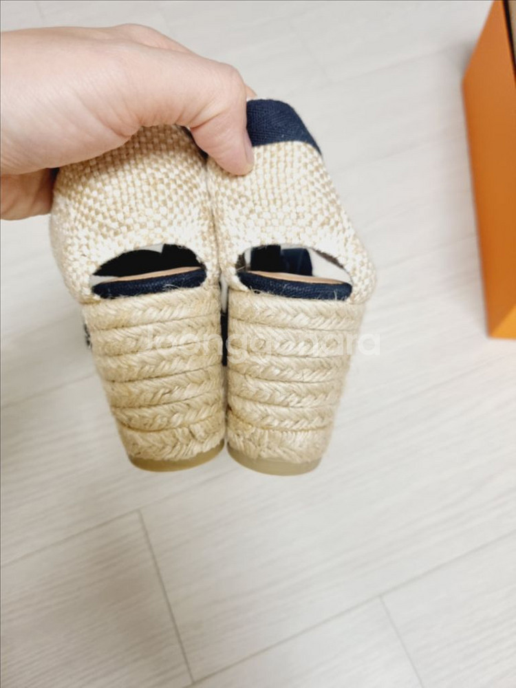 새제품 까스타네르 웨지네이비 37--1